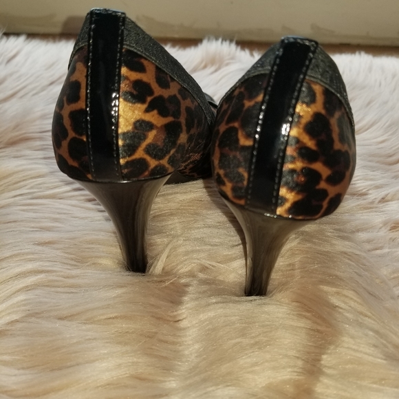 💕Animal Print Heels 6 1/2💕 - Picture 4 of 8